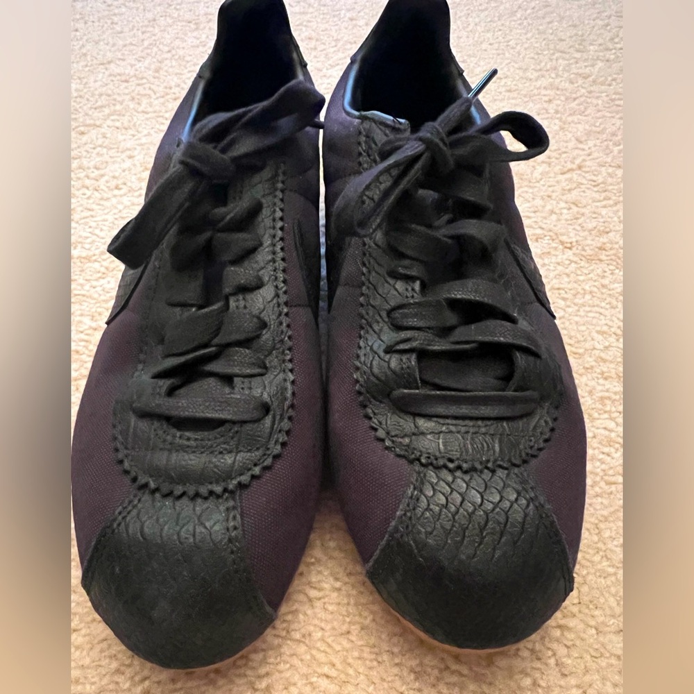 Women’s Black/Snake Nike Cortez sneakers like new.  Size 8.5